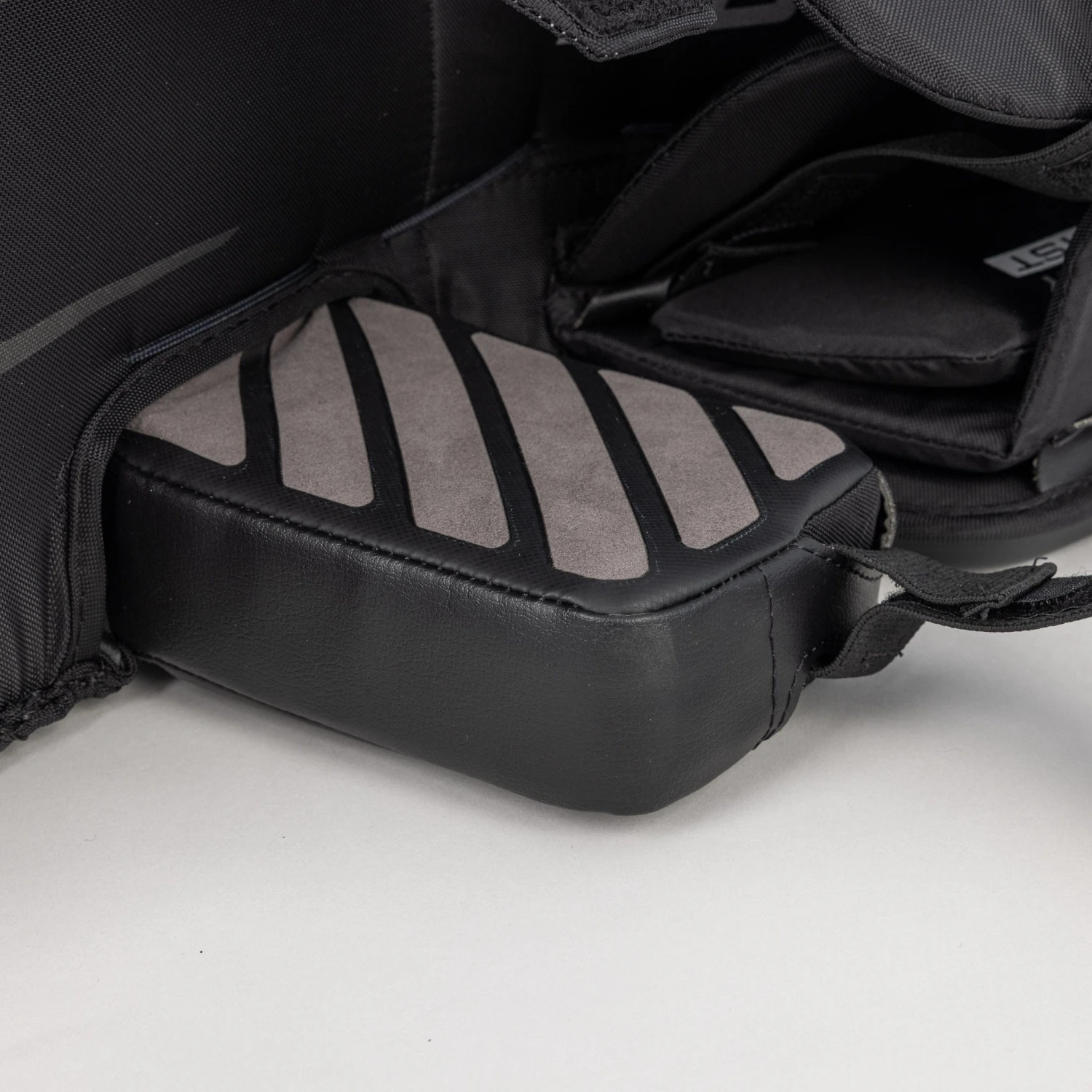 Bauer GSX Junior Goalie Leg Pads S23 15 Bauer GSX Junior Goalie Leg Pads S23 - Image 13