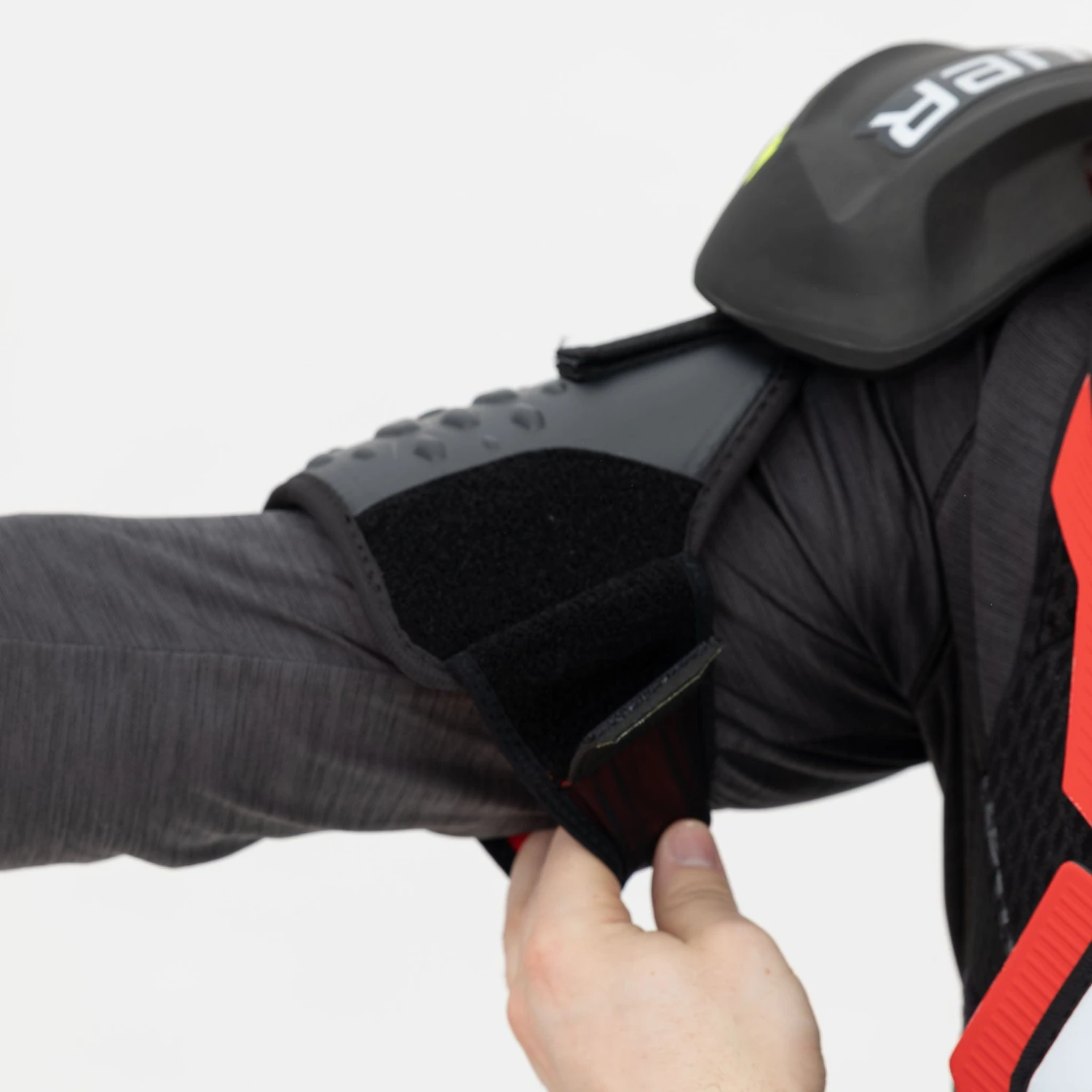 Bauer Vapor Hyperlite Senior Hockey Shoulder Pads 10 Bauer Vapor Hyperlite Senior Hockey Shoulder Pads - Image 8