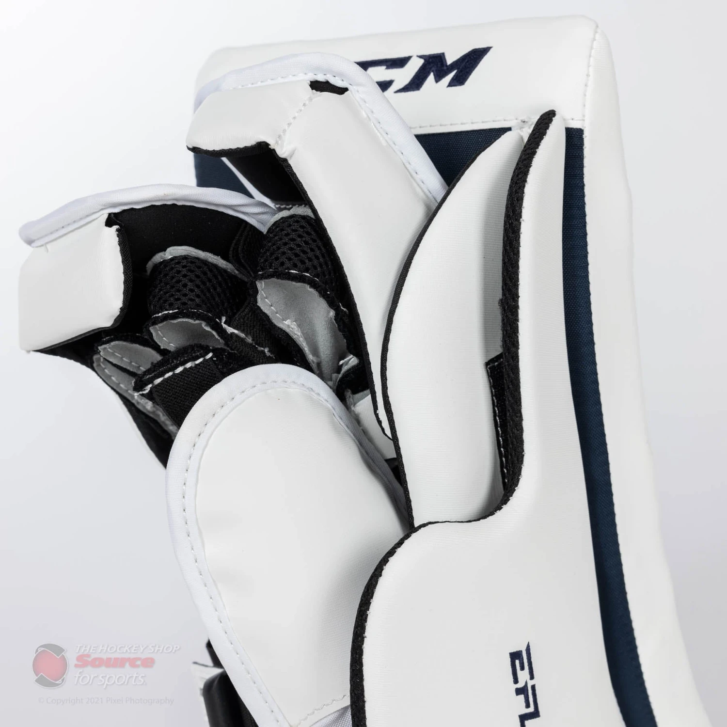 CCM Extreme Flex E5.9 Intermediate Goalie Blocker 10 CCM Extreme Flex E5.9 Intermediate Goalie Blocker - Image 8