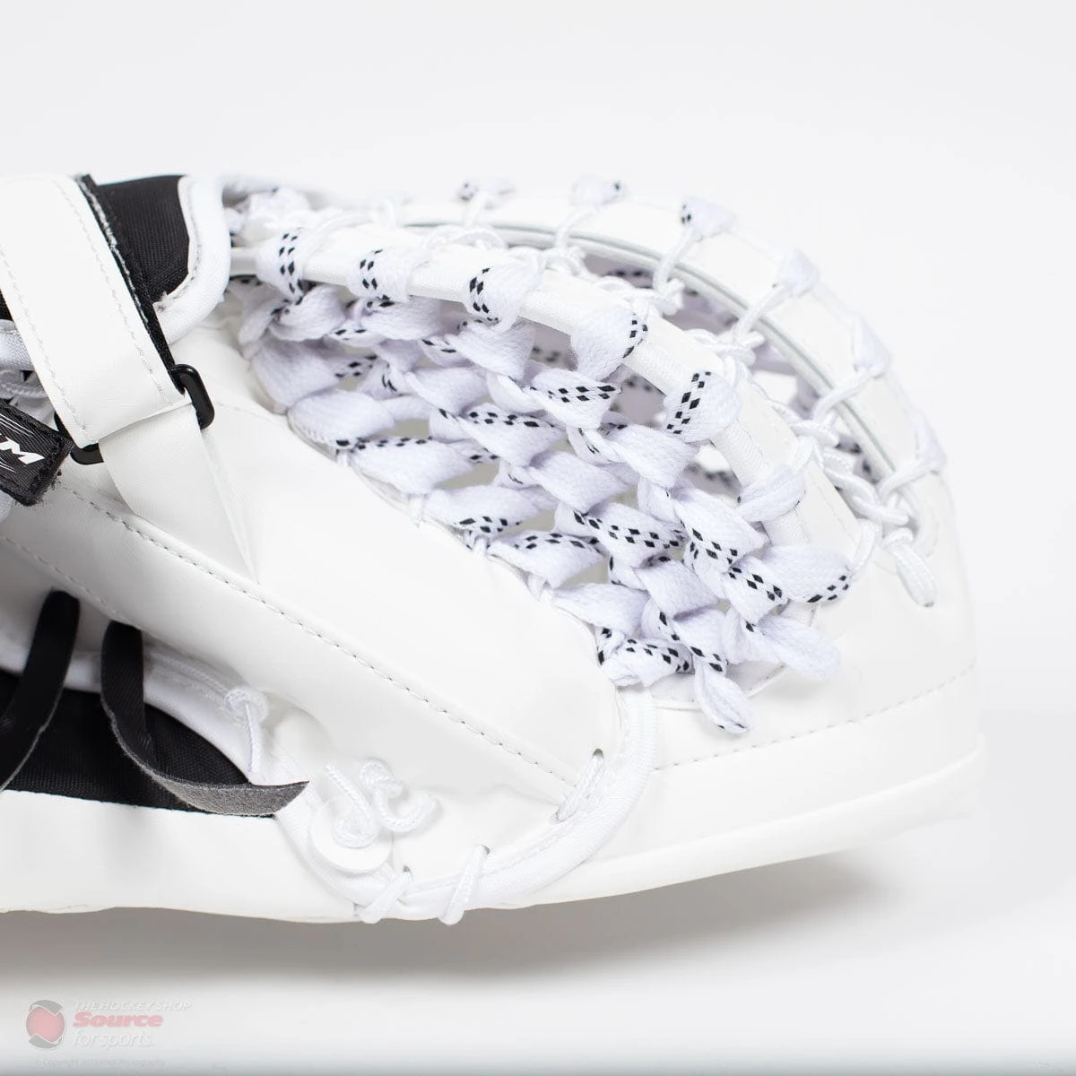 CCM Extreme Flex E4.5 Junior Goalie Catcher - Source Exclusive 7 CCM Extreme Flex E4.5 Junior Goalie Catcher - Source Exclusive - Image 5