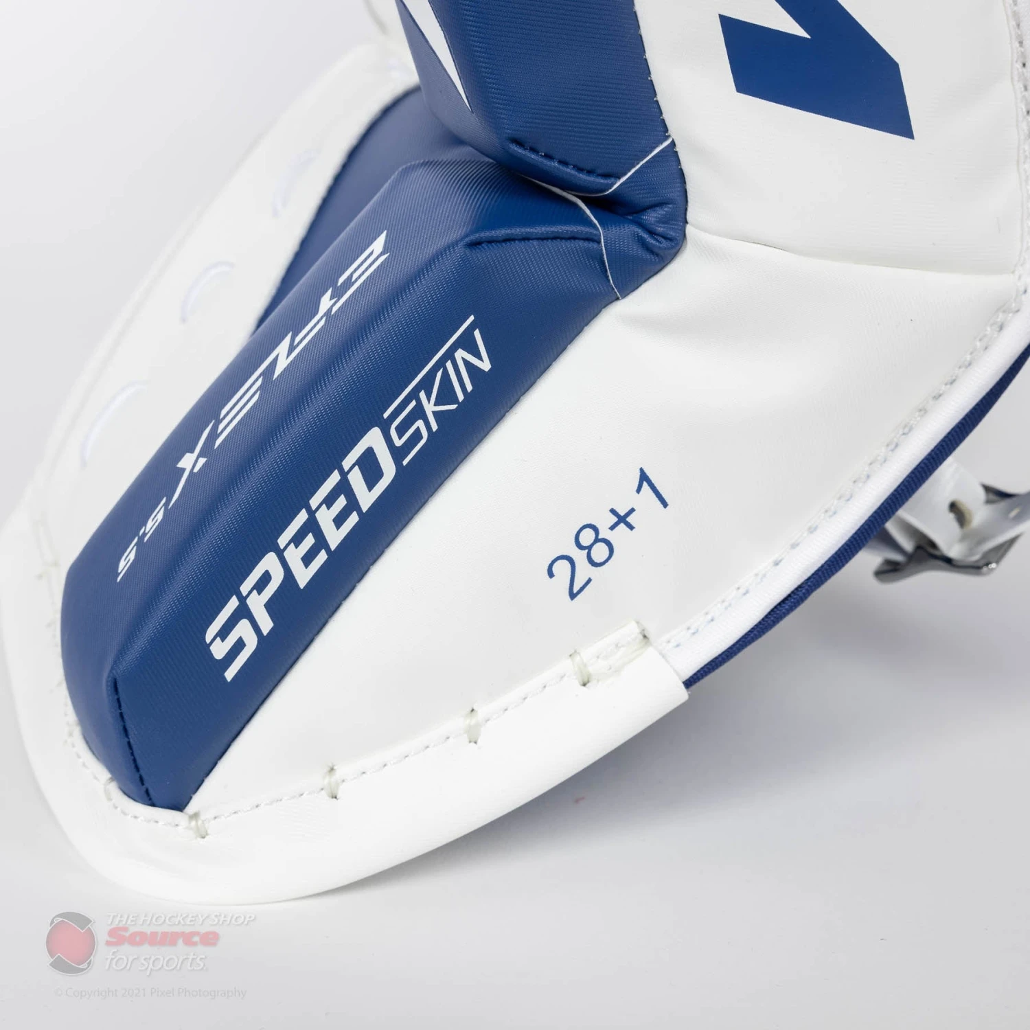 CCM Extreme Flex E5.5 Junior Goalie Leg Pads 8 CCM Extreme Flex E5.5 Junior Goalie Leg Pads - Image 6