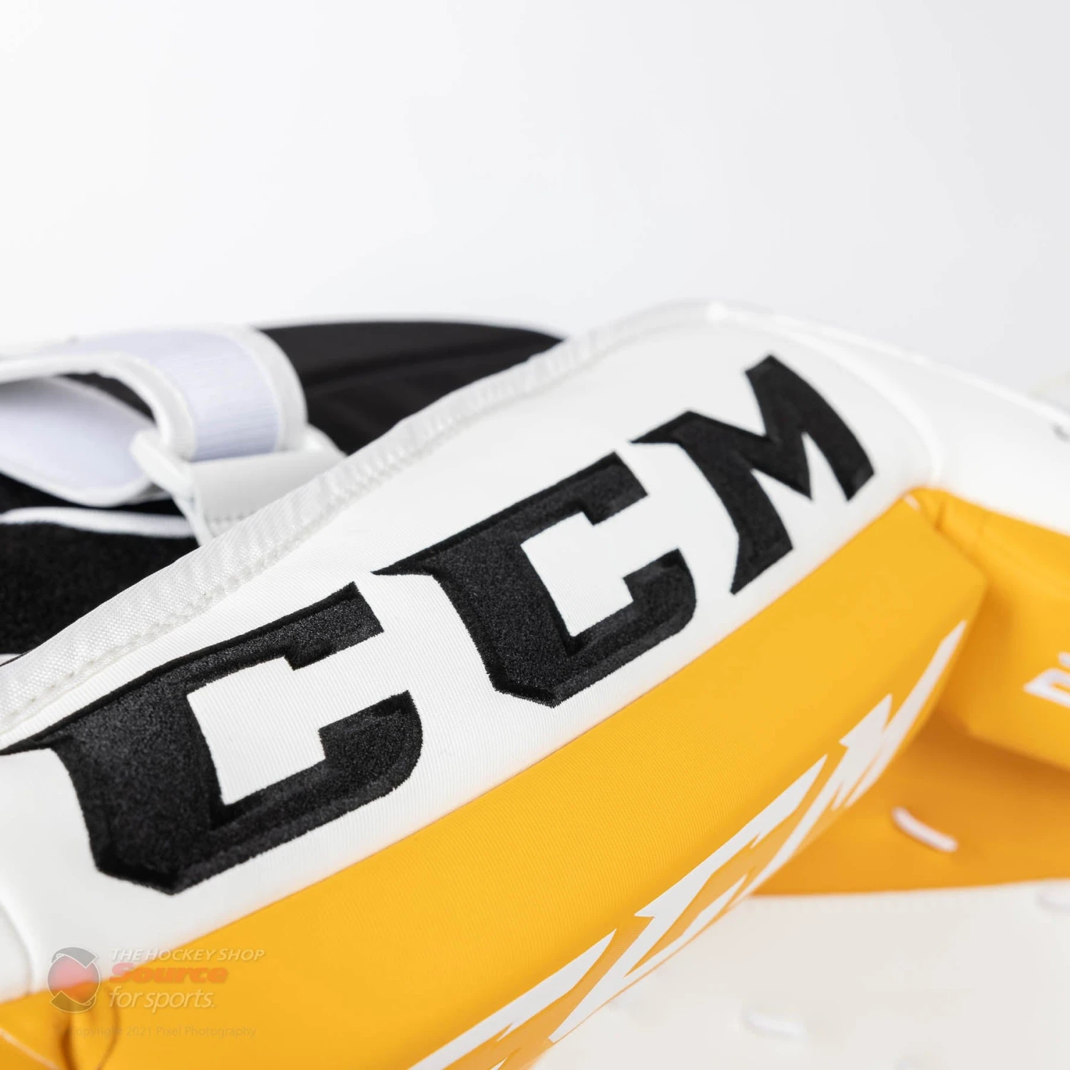 CCM Extreme Flex E5.9 Senior Goalie Leg Pads 9 CCM Extreme Flex E5.9 Senior Goalie Leg Pads - Image 7