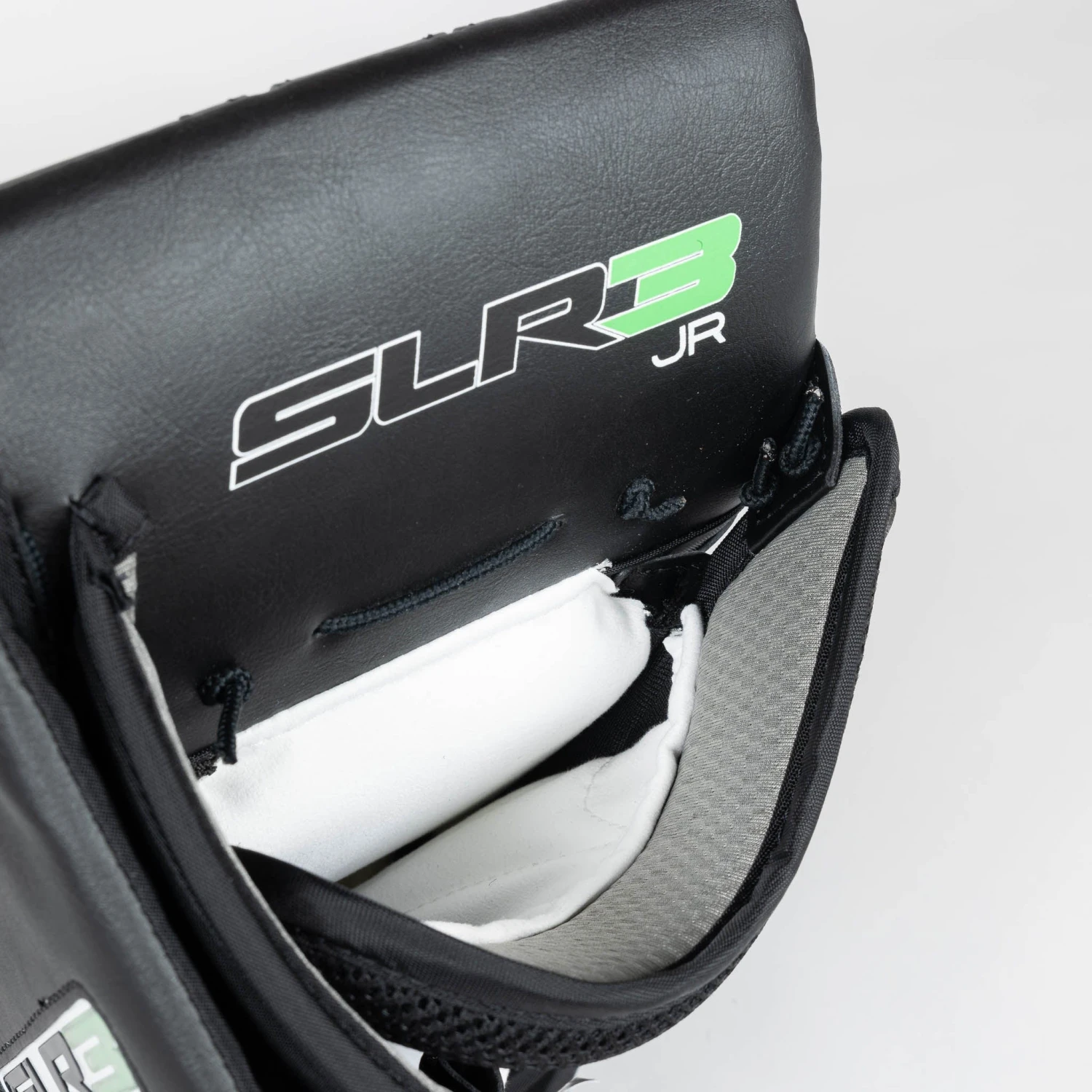 Vaughn Ventus SLR3 Junior Goalie Blocker 5 Vaughn Ventus SLR3 Junior Goalie Blocker - Image 3